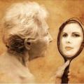 Miroir vieille femme
